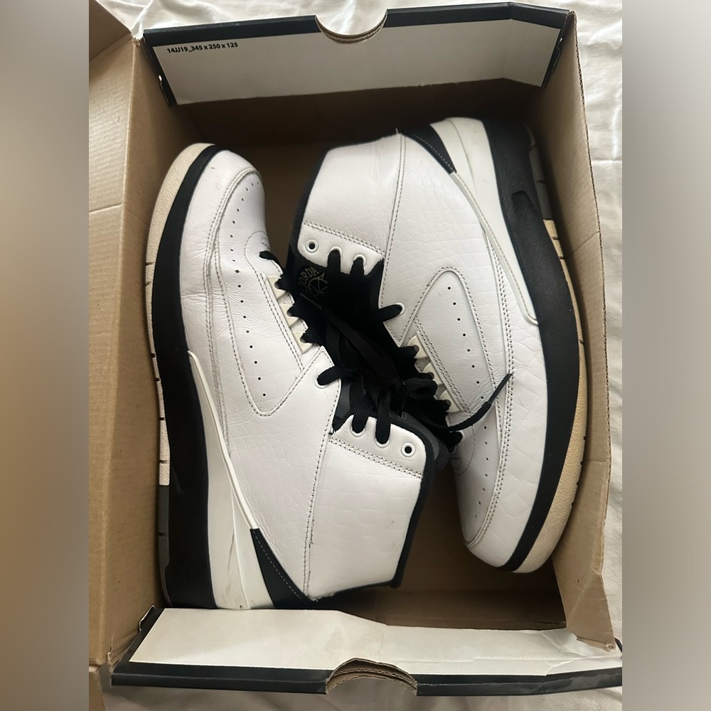 Air Jordan 2 Retro 
Size 10
